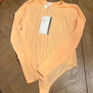 Nulu Mesh Long-Sleeve Crewneck Bodysuit in Peach Bellini size L